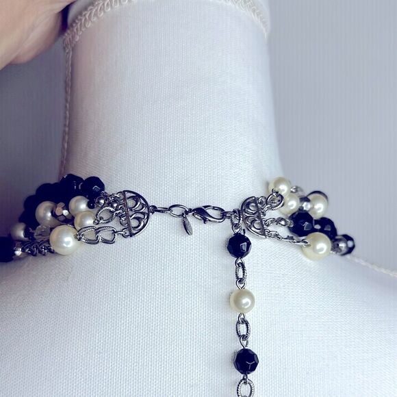 Black and White Pearl Necklace - Picture 3 of 3